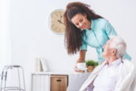 Cuidador de idosos em hospital